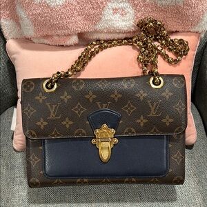 Authentic Louis Vuitton Victoire Navy